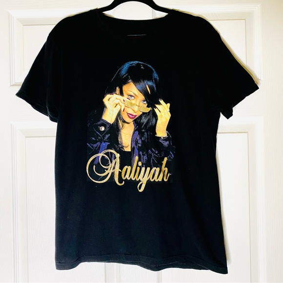 roxyux's tweet image. So good I had to share! Check out all the items I'm loving on @Poshmarkapp #poshmark #fashion #style #shopmycloset #champion #hottopic #sonoma: posh.mk/JcpcW7JsmBb