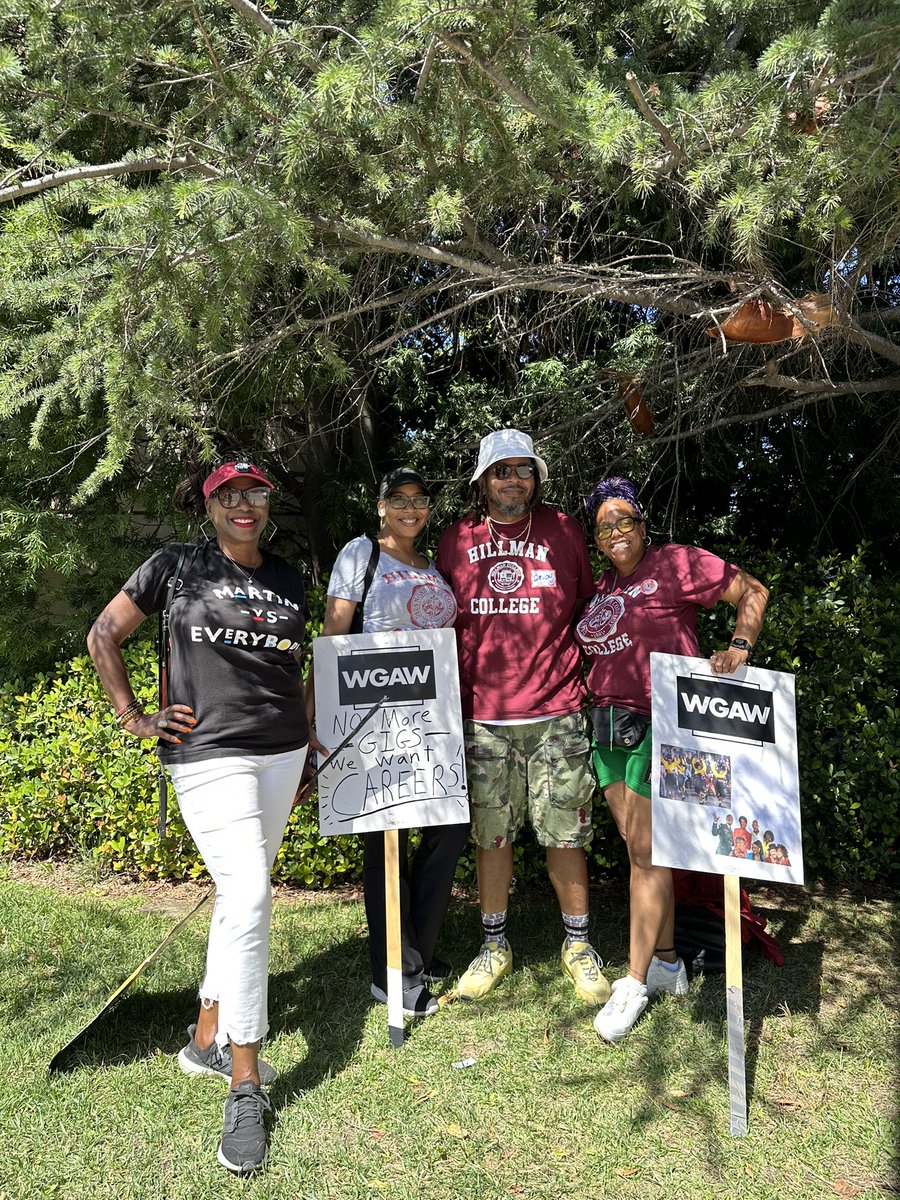 Today at WB we celebrated Black writers with a HBCU Homecoming picket 🙌 #WGAStrike