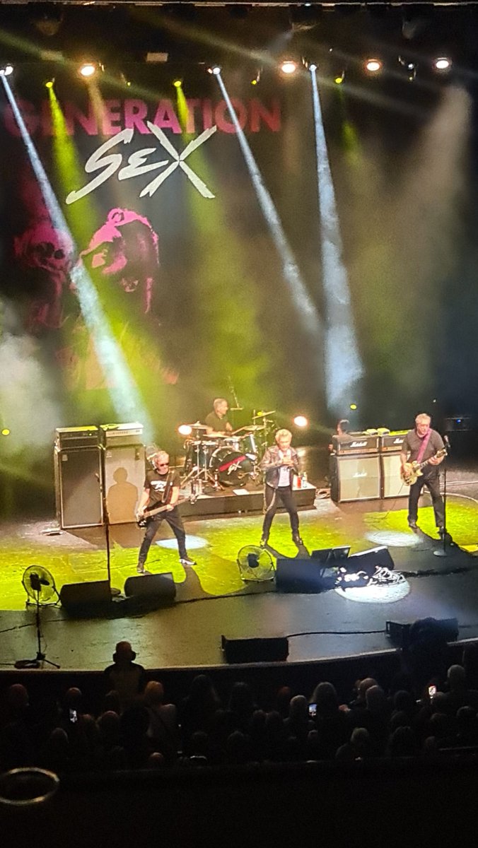 ianbrown's tweet photo. PUNK ROCK DONS BRINGIN THE ENERGY TO MCR APOLLO MIGHTY AND UPLIFTIN AND GLORIOUS!  WHAT A TREAT! @_generationsex @JonesysJukebox @BillyIdol @tonyjamesworld #PaulCook https://t.co/HYfgaIEv7q