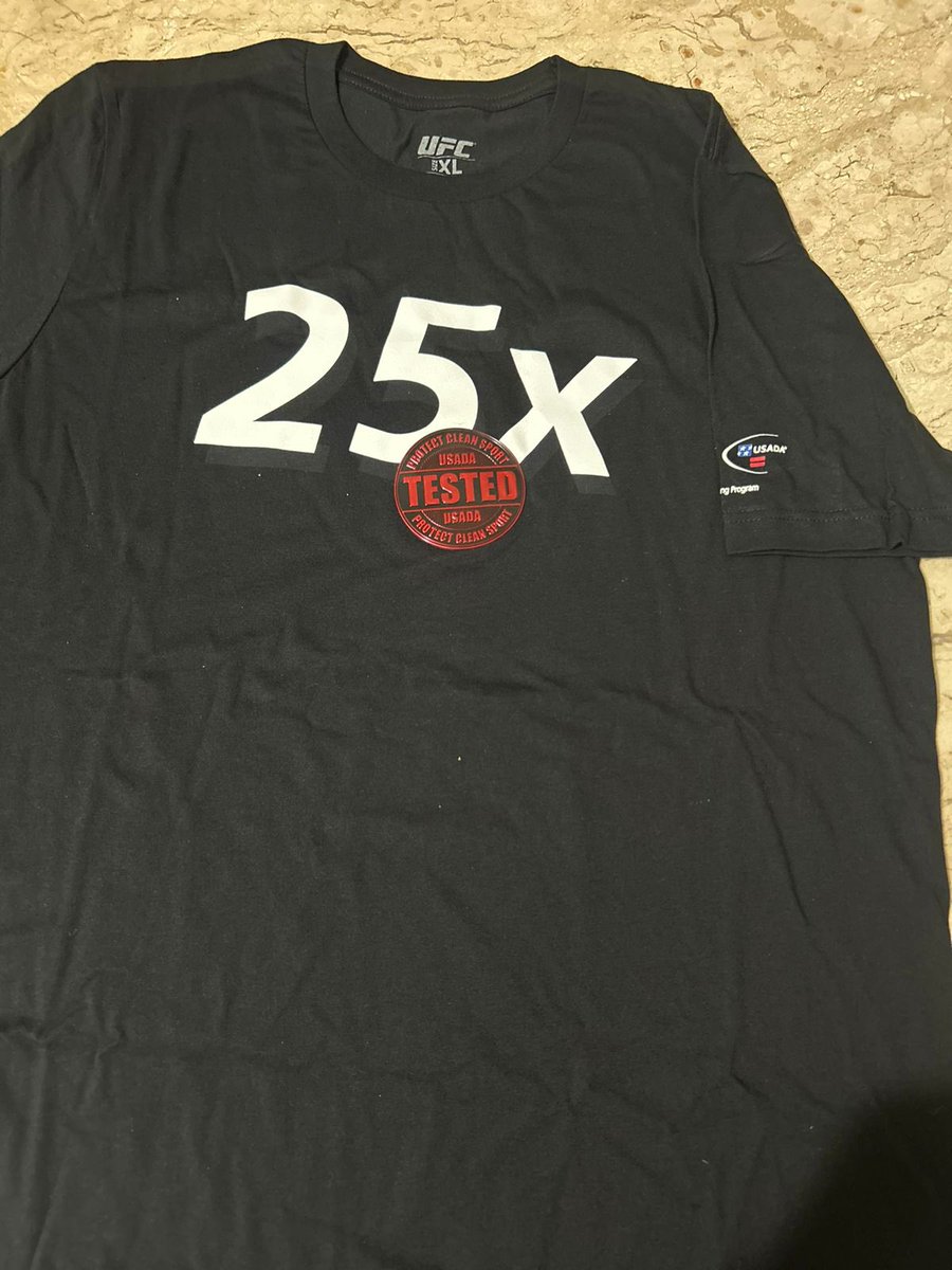 andremunizufc's tweet image. Thanks  @usantidoping  
Train Clean. Fight Clean 👊🏻👊🏻👊🏻