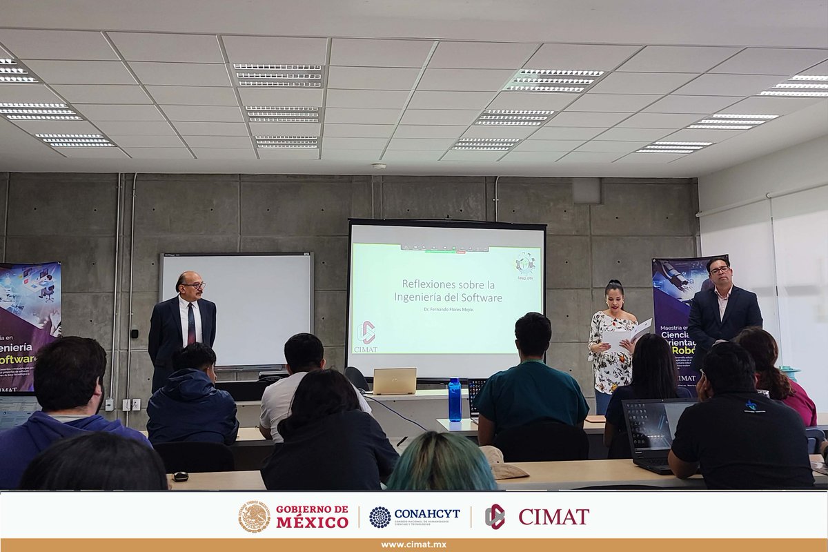 ¿Te preguntas cómo se viven las Escuelas de Verano del CIMAT en <a href="/cimat_zacatecas/">CIMAT Zacatecas</a>?👩🏽‍🏫👨🏼‍🏫

Te compartimos las sesiones de trabajo donde las y los participantes son parte de diversos talleres relacionados con programación, realidad aumentada, robótica, ¡entre muchos otros temas! 🤖⚙️