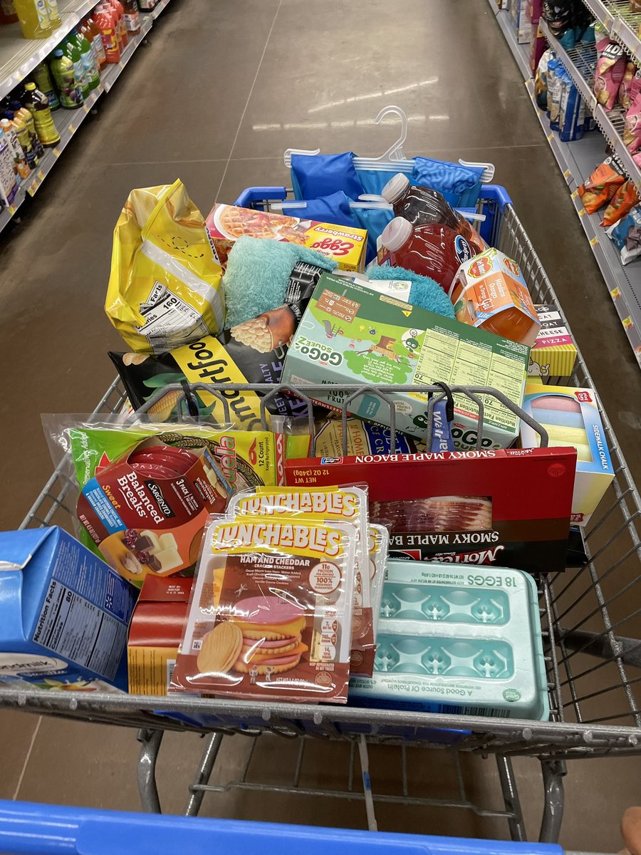 ChanelnotC0C0's tweet photo. I told my homegirl ima keep her daughter for a week… I may have went overboard preparing 🤣🤣 https://t.co/pmqqzEBlmM