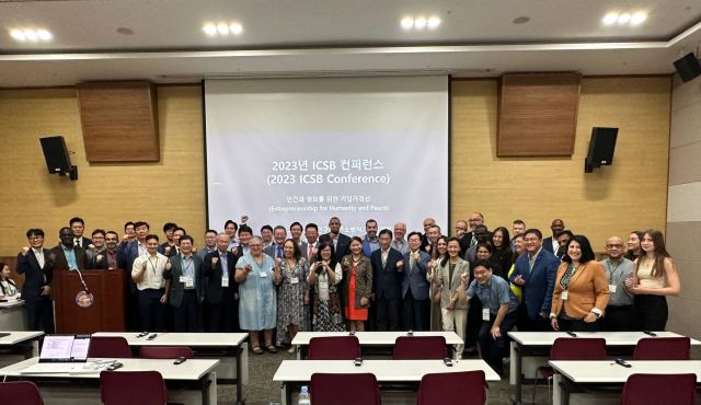 🌍 Today at #ICSB we delve into the vital role of Peace in supporting MSMEs for humanity and prosperity. 🕊️💼 Dr. Winslow, ICSB Chair, delivers inspiring remarks, highlighting Peace as crucial as air and water for our sustenance as human beings. Gwangju shines as a leading light.