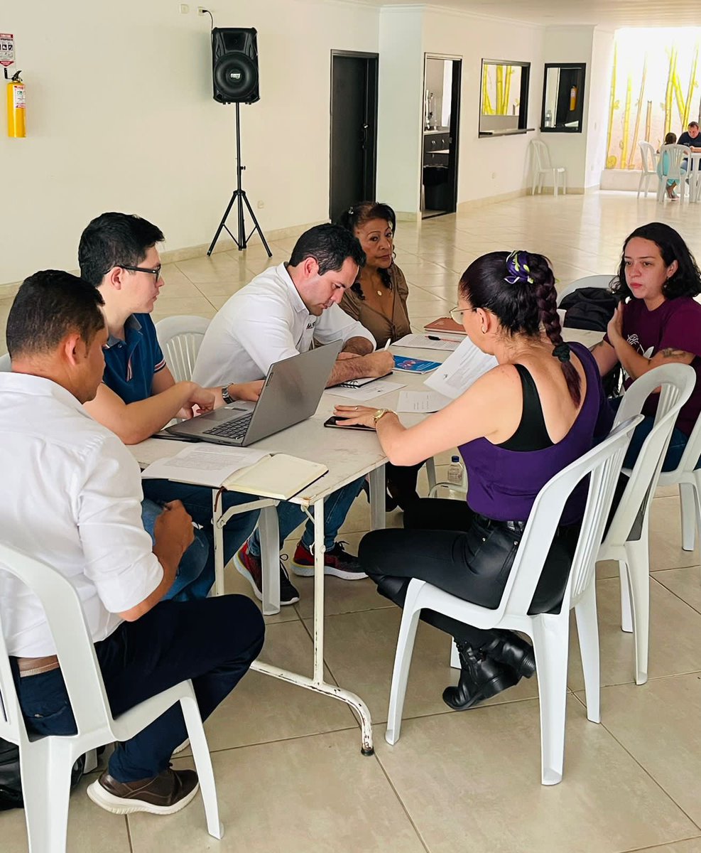 Incluimos soluciones a las problemáticas de las mujeres de #Barbosa 
Gracias a la corporación Mujeres que Crean por construir espacios de incidencia para la mujer barboseña. 

#BarbosaNosUne
