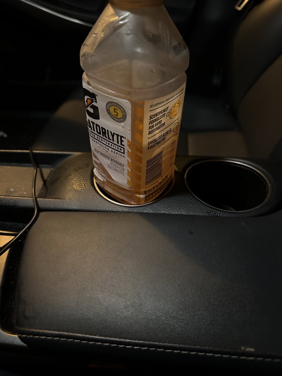 sachaboxx's tweet photo. @Gatorade bruhhhhhh https://t.co/pDVyviaNTX