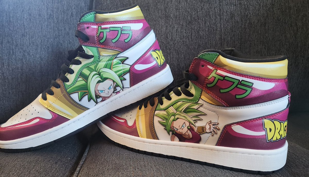 KingCayenne's tweet photo. I got my Kefla shoes! These are fucking sick https://t.co/gzNo1a6UJ5