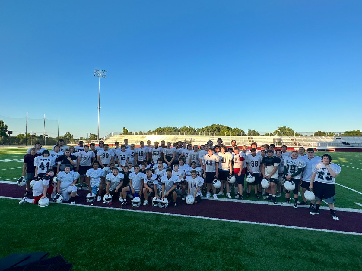The Edmond Bulldog Offensive Line camp is a wrap! Thank you to the athletes, coaches, and parents who made this happen! We can’t wait to welcome you all back in 2024! #GoDogs | #WarPigs