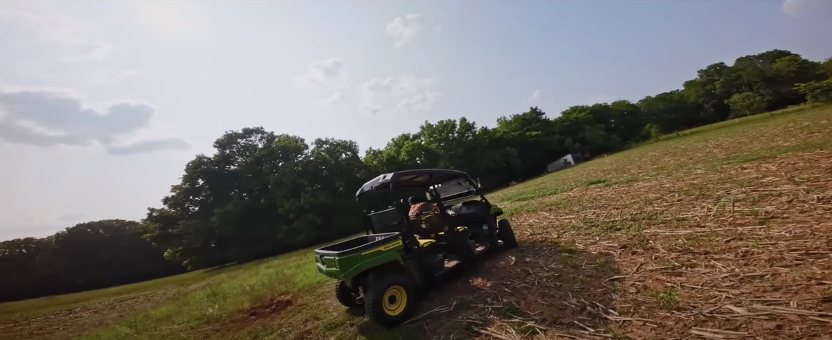 I could tell you bout fishin, little bit of huntin, how to get an old john deere runnin🎣
THREE DAYS until the new EP is out 
tylerfarr.lnk.to/RednecksLikeMe…