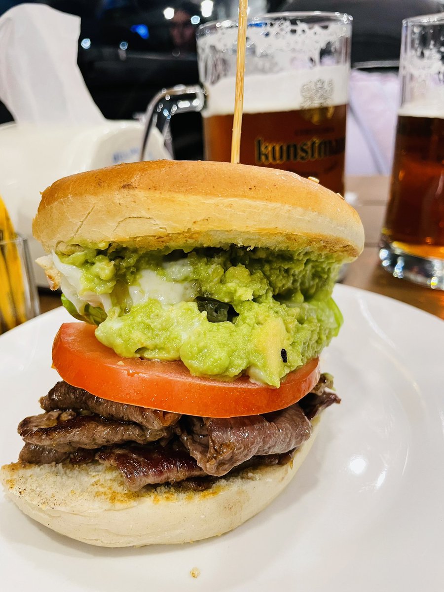 araxeli09's tweet photo. La mejor hamburguesa 🍔 en: LA FUENTE DE ALÍ 🤤 #PuertoMontt 💖 https://t.co/ppMhQEO2M4