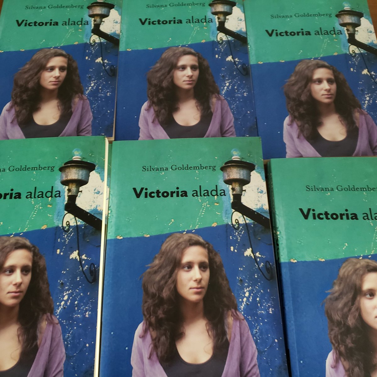 Sil_Goldemberg's tweet image. Llegó Victoria alada, ahora en #español 
#literaturajuvenil 
#bcbooks