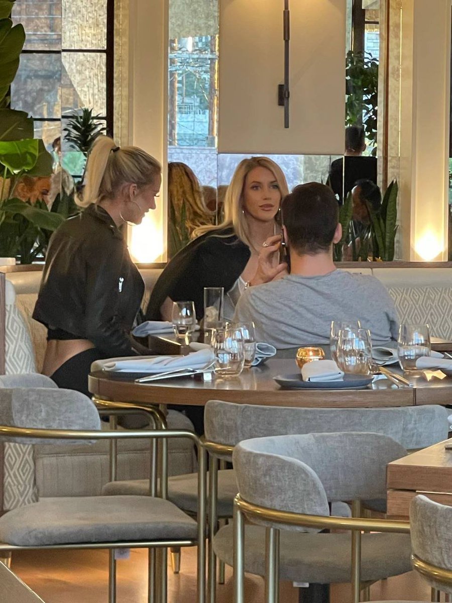 GrlTalkd's tweet image. ✨🍴 Immerse yourself in the vibrant food scene at MelrosePlace LA. From innovative dishes to trendy aesthetics, it's the ideal place to explore new flavors and indulge your senses. #FoodieVibes #TrendyEats #MelroseAve