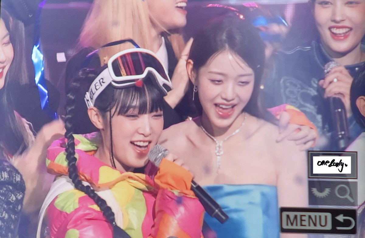 yenaens's tweet photo. year end awards shows are crazy moments for me https://t.co/J3ifKIrIgr