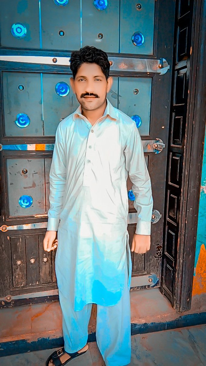 ShayariUrdu's tweet photo. جب میں مانگوں کوئی مہنگا تحفہ🖤🥀 
تُم ڈھیر سارا وقت لے کر آنا✨ https://t.co/Jsw2vXNxcp