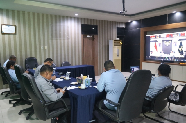 ImigrasiBJM_'s tweet photo. Ikuti Soft Entry Meeting BPK, Kakanwil Kemenkumham Kalsel Siap Kolaborasi Wujudkan Pemeriksaan Keuangan yang Optimal

@kumham_kalsel

#KumhamKalsel #FaisolAliKanwil Kemenkumham Kalsel Faisol Ali https://t.co/wNgIWpSeua