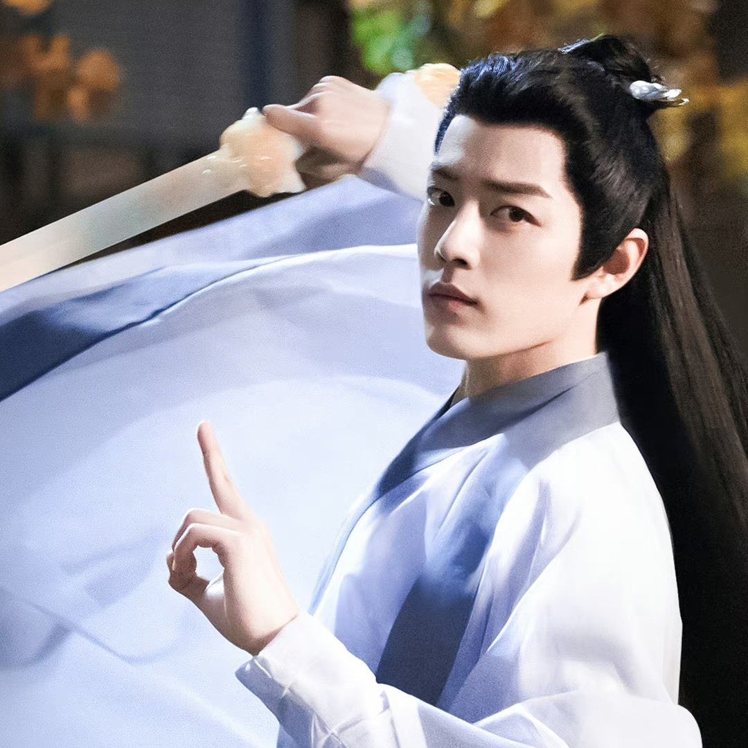 lunarmurilee's tweet photo. :เพลงกระบี่สกุลหลานไม่ถ่ายทอดแก่คนนอก ไยเส้าซือมิ่งจึงใช้เพลงกระบี่สกุลหลาน
:เจ้าเพิ่งขึ้นเขามาคงไม่รู้ เส้าซือมิ่งเป็นบุตรเซียนตู สำนักเราไปขอตัวมาสอนศิษย์
:เช่นนั้นพวกเจ้าไม่กลัวหรือ ก็ฟูเหรินเซียนตูเป็น...ไม่แน่ เส้าซือมิ่งอาจจะ-

พลันปลายกระบี่ชี้มาทางผู้พูด
"แม่ข้าทำไมหรือ" https://t.co/3QbhAwhmFY