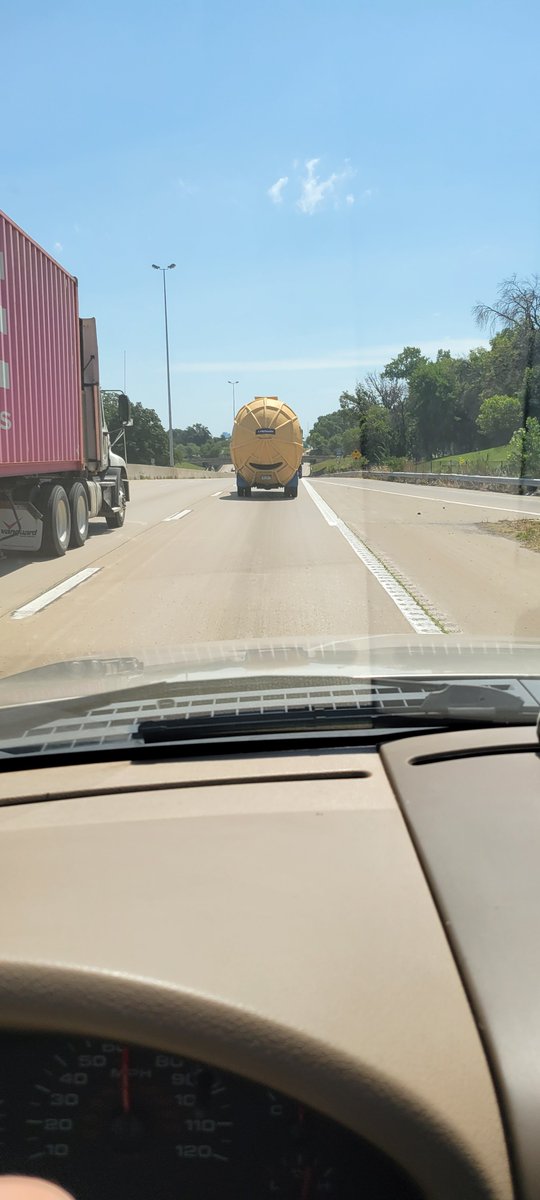 Papa Woof und Krampus und Bleaken tweet media