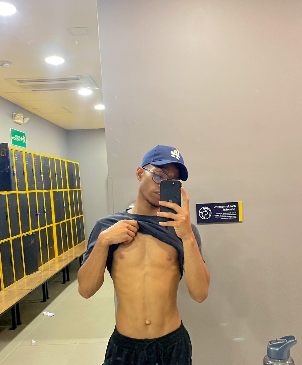 blackboy_93's tweet photo. I’m the skinny one you need in your life.🔥 https://t.co/0sbHTil1bf