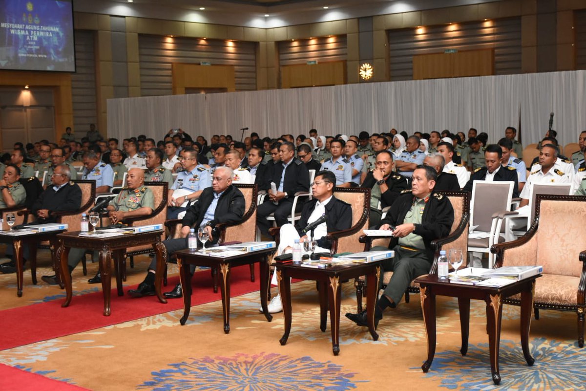 tldm_rasmi's tweet photo. Pertahan hak, lunas tanggungjawab
Mesyuarat Agung Tahunan Wisma Perwira ATM 2023 dihadiri pegawai ATM yang juga ahli wisma dan bertugas di sekitar Lembah Klang.
Lanjut di: https://t.co/MSmBSHnv8F
#MAFUpdate https://t.co/iug4Sbz3Di