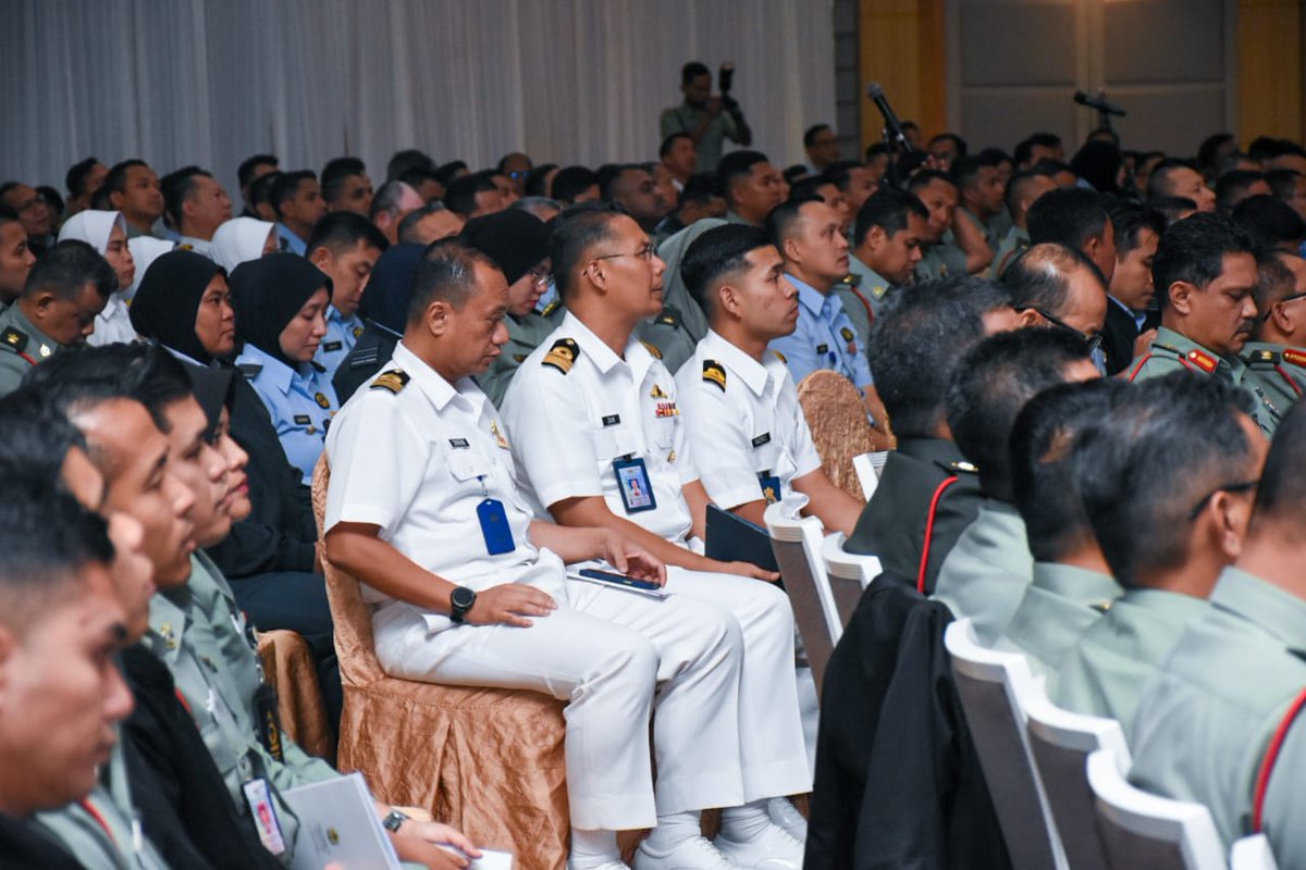 tldm_rasmi's tweet photo. Pertahan hak, lunas tanggungjawab
Mesyuarat Agung Tahunan Wisma Perwira ATM 2023 dihadiri pegawai ATM yang juga ahli wisma dan bertugas di sekitar Lembah Klang.
Lanjut di: https://t.co/MSmBSHnv8F
#MAFUpdate https://t.co/iug4Sbz3Di