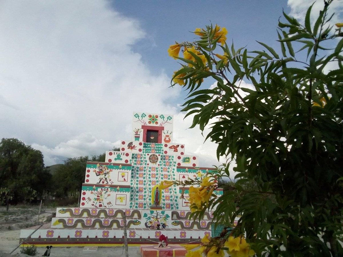 The Guadalupana pyramid in the municipality of Huitziltepec in the State of Puebla, is a tangible example of Nepantla.

#pyramid #aztec #Mexico #aztec #Guadalupe #Virgen #CatholicChurch #Christianity #nahua #IndigenousPeoples #JesusChrist #latinx #LatinoHistory