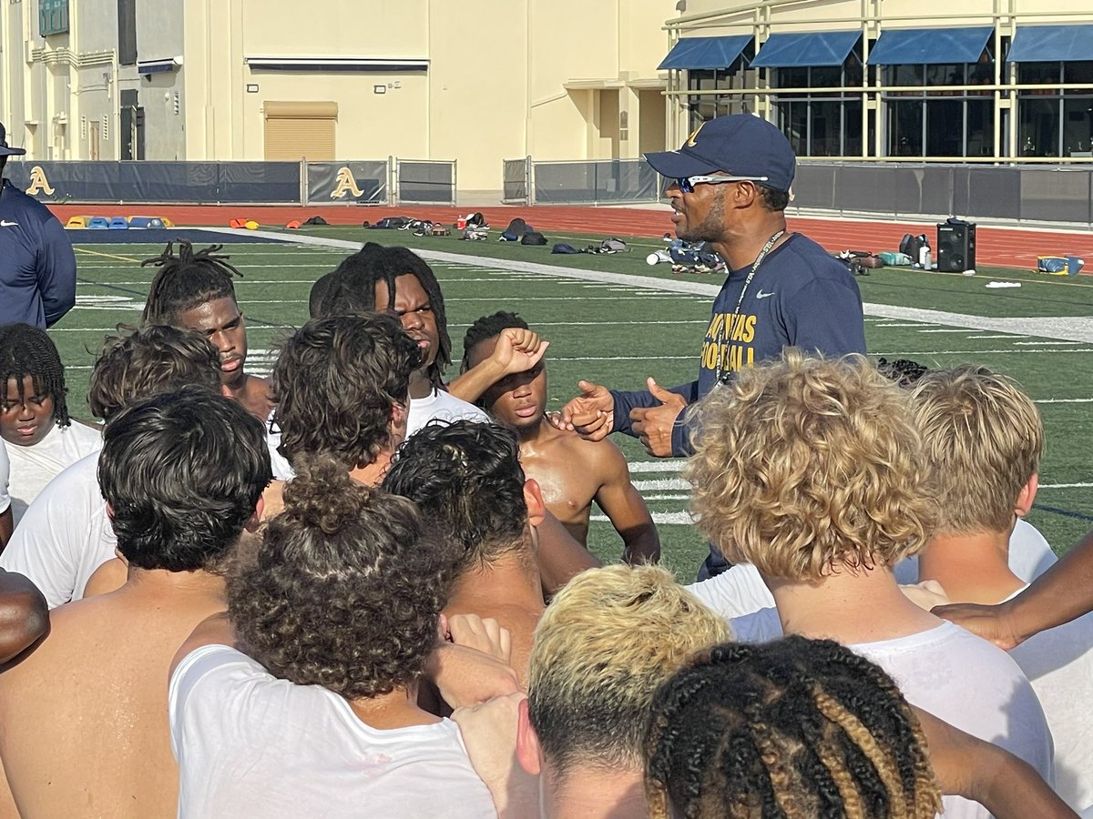 Aquinas Football (@sta_football) on Twitter photo 🔹🔸 Live with no regrets. Win the next rep.🔸🔹
#GoIdBlooded
#ChurchGang
#YouGoWeGo
<a href="/CoachHarriott/">Roger Harriott</a> 🔹🔸 Live with no regrets. Win the next rep.🔸🔹
#GoIdBlooded
#ChurchGang
#YouGoWeGo
<a href="/CoachHarriott/">Roger Harriott</a>