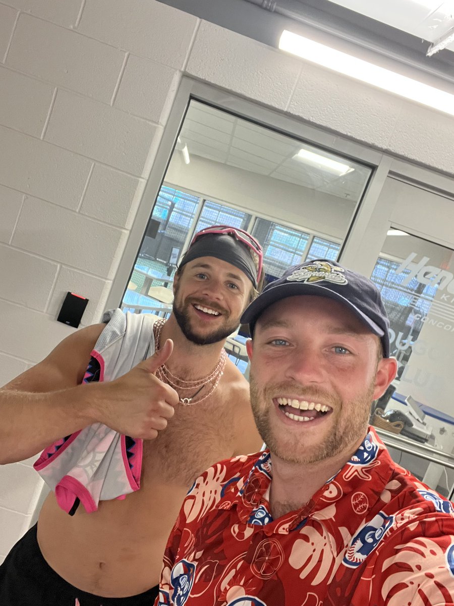 Trevor_Wilt10's tweet photo. What a night in K-Town 🍌 

The @TheSavBananas are flat out amazing. Thanks for bringing the show to the @Kcannonballers ! https://t.co/lSo8AR3EDU
