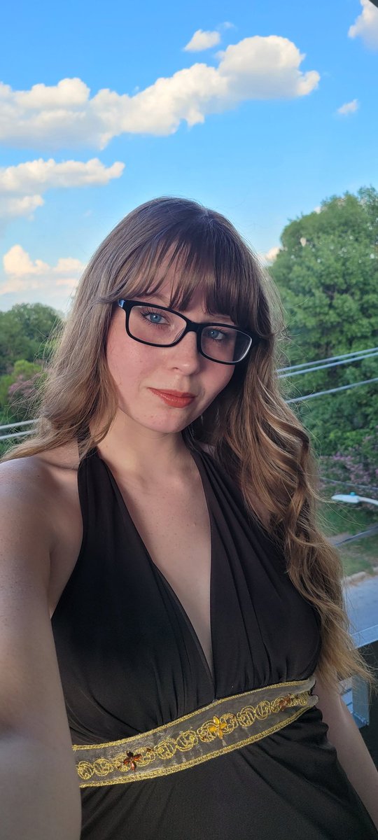 cherrypieblues's tweet photo. In case y'all forgot what I look like... https://t.co/NHf2SntByC