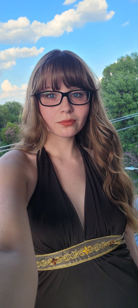 cherrypieblues's tweet photo. In case y'all forgot what I look like... https://t.co/NHf2SntByC