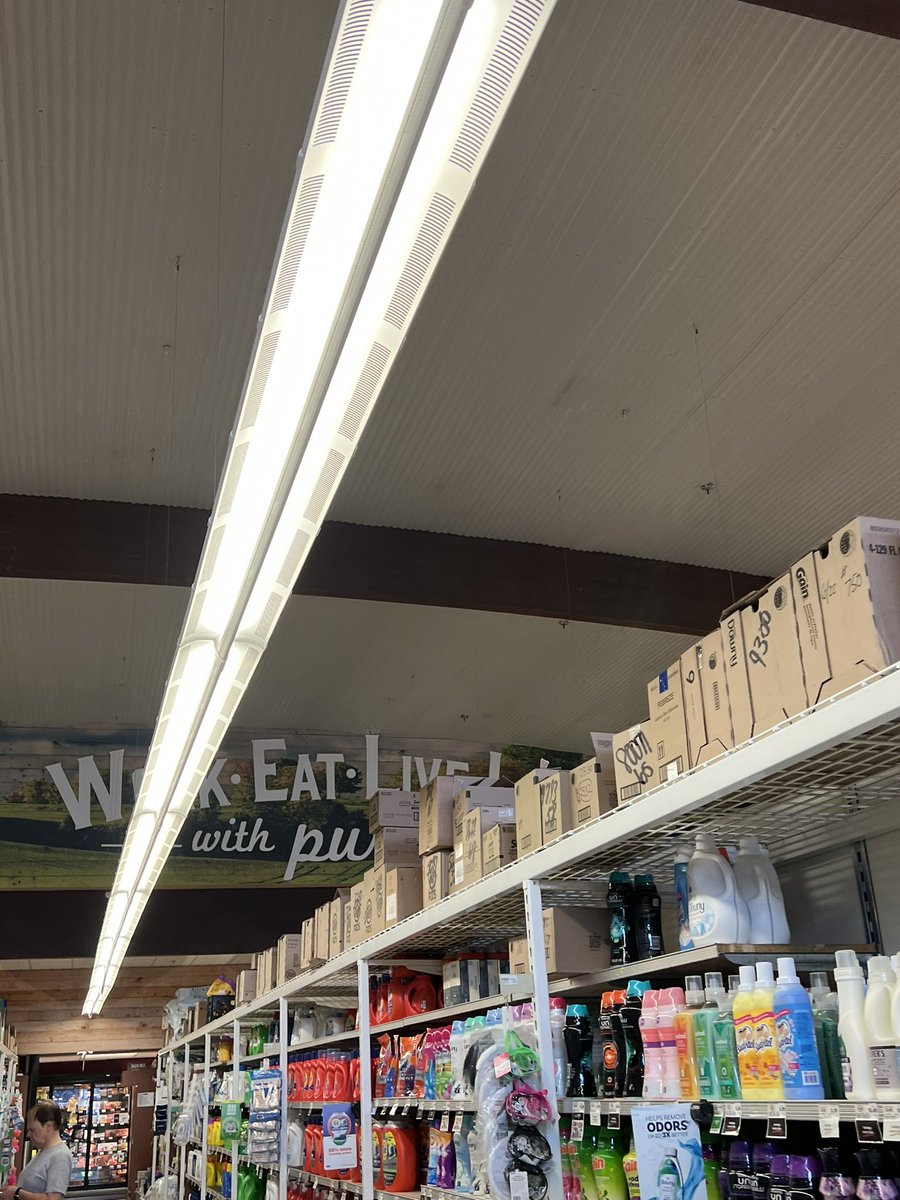 Grocerying's tweet photo. Visited the @ShopRite in Springfield, NJ next door to the original @BedBathBeyond. Classic #MarinaSafeway @Safeway store that later became #Finast. The blog @marketreport_nj has many more detailed photos of this really cool store: https://t.co/LtwkKZFkiq @GroceteriaWeb #ShopRite https://t.co/3lnIvLs9fy