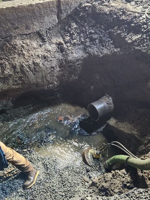City of Salem MA (@cityofsalemma) on Twitter photo .<a href="/SalemMADPS/">Salem MA Public Services</a> has dewatered site & removed damaged water main piping on Jefferson Ave in #SalemMA. Service is expected to be restored in the next 2-4 hours. As reminder, City social media accounts are not monitored 24/7; for alerts, subscribe to CodeRED at salemma.gov/subscribe. .<a href="/SalemMADPS/">Salem MA Public Services</a> has dewatered site & removed damaged water main piping on Jefferson Ave in #SalemMA. Service is expected to be restored in the next 2-4 hours. As reminder, City social media accounts are not monitored 24/7; for alerts, subscribe to CodeRED at salemma.gov/subscribe.