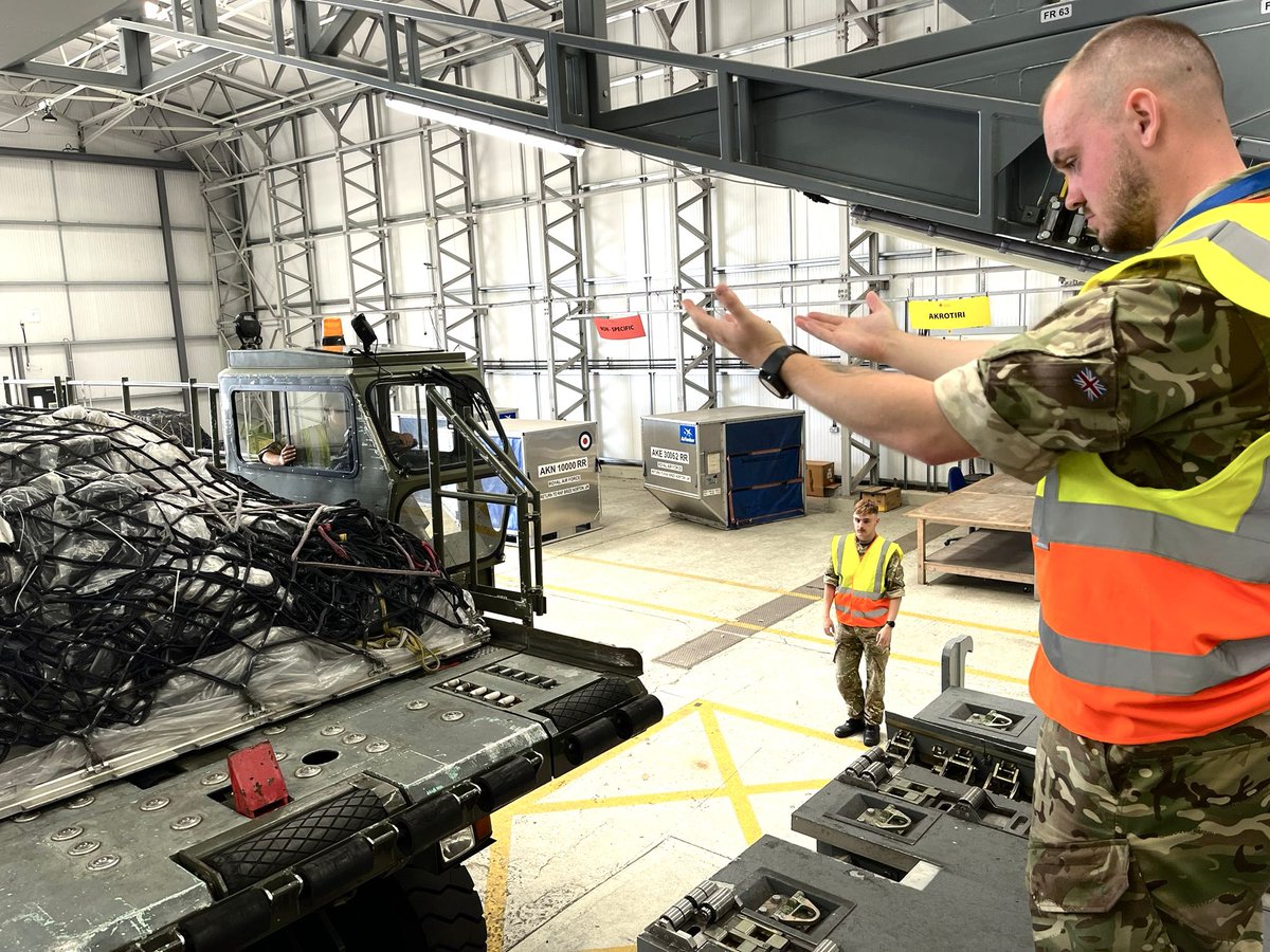 Defence Movements Training Squadron tweet media