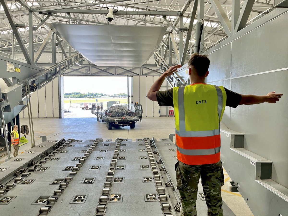 Defence Movements Training Squadron tweet media