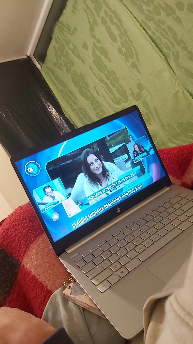NicoJavier97's tweet photo. Con mi polola y mi suegra apoyando a la trini, fuera maite !!!!#GranHermanoCHV#claudiomichaux https://t.co/wZRXtTw61Q