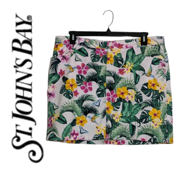 So good I had to share! Check out all the items I'm loving on <a href="/Poshmarkapp/">Poshmark</a> from @poshmaegan_p <a href="/Fireflylane17/">Leanne Peck</a> #poshmark #fashion #style #shopmycloset #fireflylane1 #starbucks #stjohnsbay: posh.mk/G3ztnzqBmBb