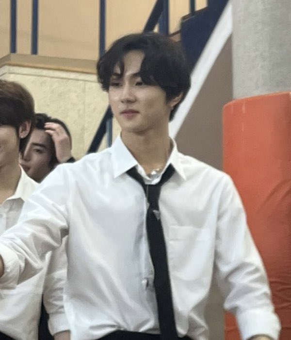 พี่คนนี้อยู่คณะหล่อศาสตร์ป่ะคะ