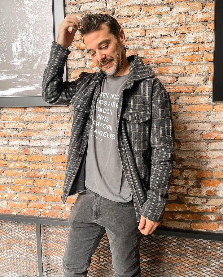 GabyPyP's tweet photo. " @pedroalfonsoo (ig) Acá esperando que me pongan ME GUSTA, porque nunca hago estas fotos ... 
Look #dollstore "

Amoooo ... Pepeee tirando facha en los posteos  ♥️🔥

(Te faltó hacer la sopladita como te enseñó la top model @paulitachaves 🤍💫 ) https://t.co/3AgFDCJ0YM