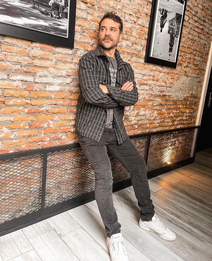 GabyPyP's tweet photo. " @pedroalfonsoo (ig) Acá esperando que me pongan ME GUSTA, porque nunca hago estas fotos ... 
Look #dollstore "

Amoooo ... Pepeee tirando facha en los posteos  ♥️🔥

(Te faltó hacer la sopladita como te enseñó la top model @paulitachaves 🤍💫 ) https://t.co/3AgFDCJ0YM