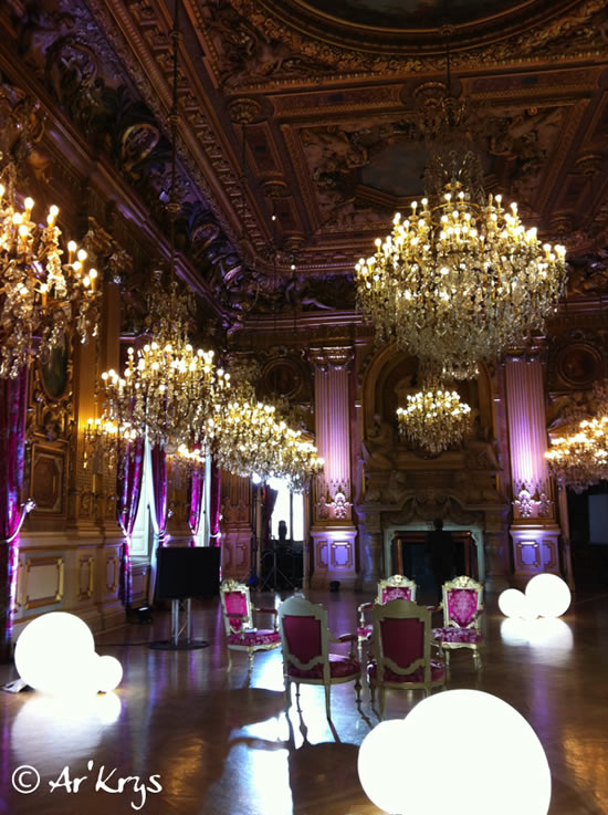 luxetdeco's tweet photo. LED à l’hôtel de ville https://t.co/7JbvMpvH2J https://t.co/uBfgNYdDqz