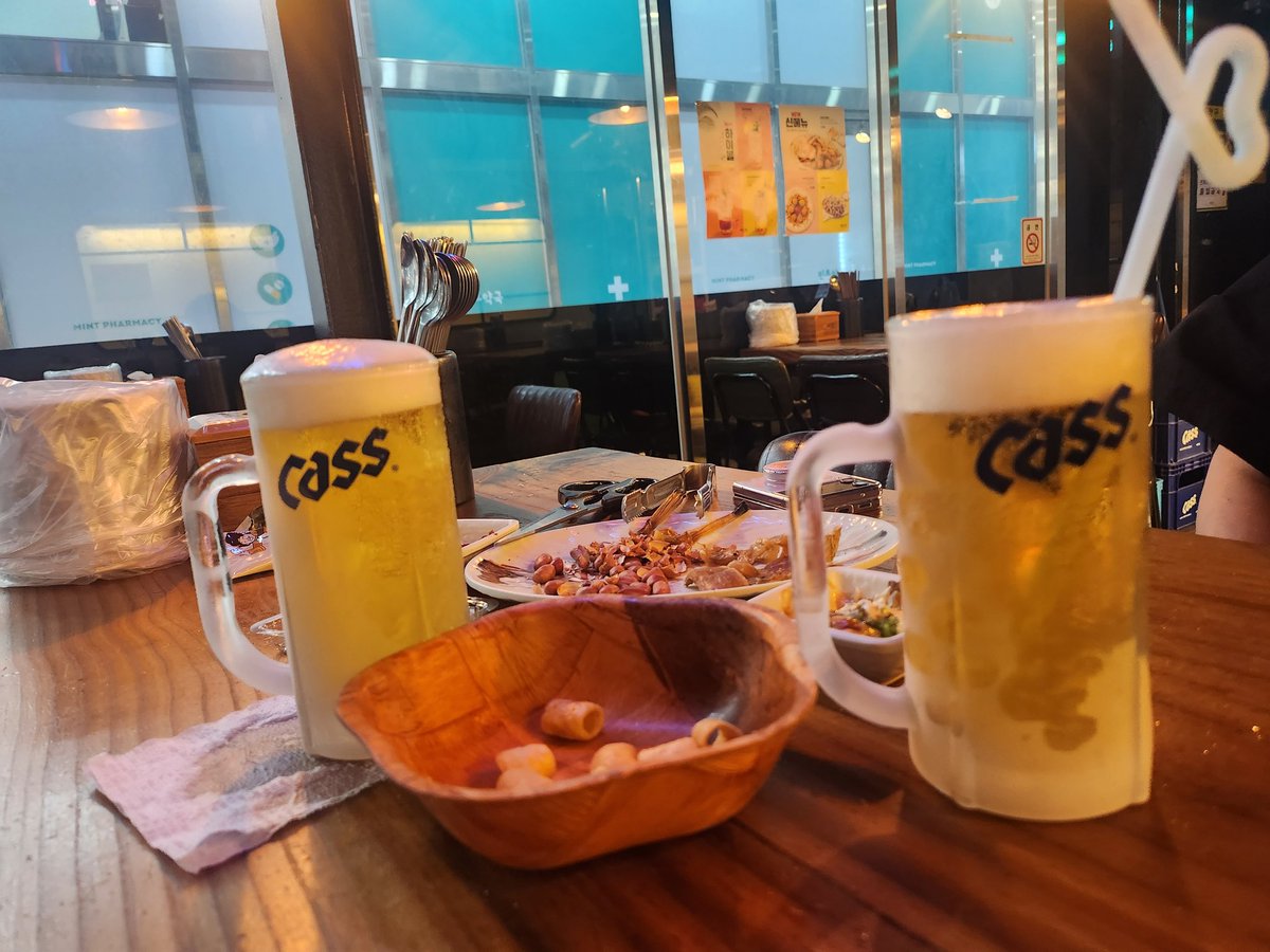 ksh07090's tweet photo. 무더운날씨 살얼음매주한잔 ㅎ

이번주 주말에  롯데호텔 부산에서
한잔하실분~~~ㅁㅈ 보단 ㄱㅈ https://t.co/5NqilohcEx