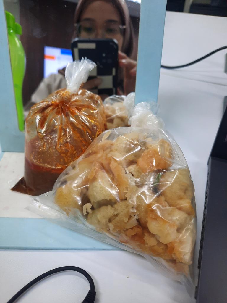isnaayy's tweet photo. Sarapan yg kesiangan , batagor SD endul hahaha https://t.co/EjuWaJ9txf