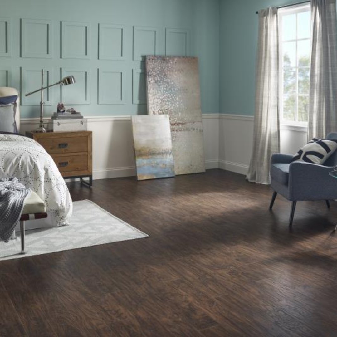 pergo's tweet image. Transform your space into a #summer paradise with a pop of robins egg blue and the rich warmth of hickory wood #floors. It&apos;s a winning combination!

Pergo XP+ with #SpillProtect in Edgeview Hickory
Find your floor: bit.ly/43igFT8

#LaminateWood #bedroominspo #flooring