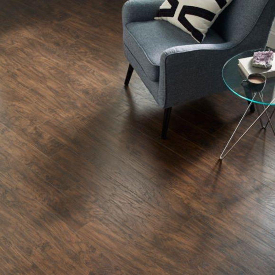 pergo's tweet image. Transform your space into a #summer paradise with a pop of robins egg blue and the rich warmth of hickory wood #floors. It&apos;s a winning combination!

Pergo XP+ with #SpillProtect in Edgeview Hickory
Find your floor: bit.ly/43igFT8

#LaminateWood #bedroominspo #flooring