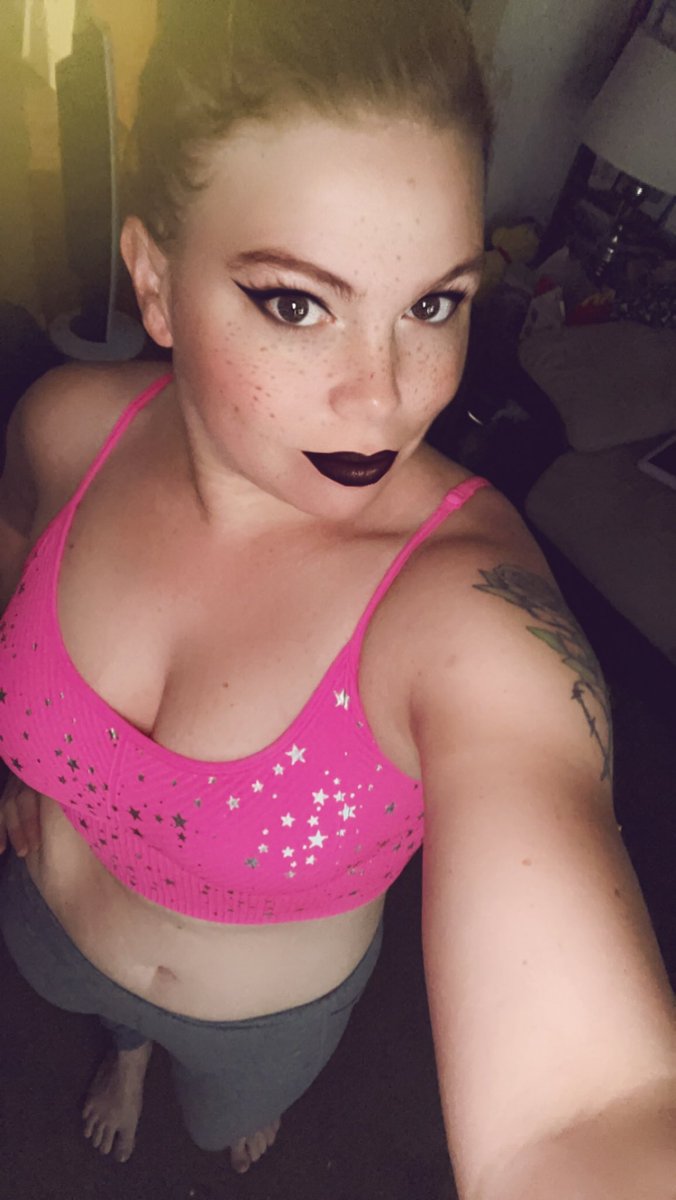 kinkerbell420's tweet photo. #summerbodygoals #sleeplessjogmore #sexysportsbra #onlyFans #milf 

https://t.co/ySUmInEVhz https://t.co/14FrZ68ObE