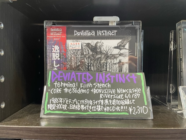 diskunion_dns's tweet photo. 【PUNK/HARDCORE新入荷】
DEVIATED INSTINCTの86年デモテープに87年ライブ音源を追加収録して限定300枚、日本語帯付き仕様で初CD化!!🖤🖤
●#DEVIATEDINSTINCT/TERMINAL FILTH STENCH-CORE THE 86 DEMO + BONUS LIVE NEWCASTLE RIVERSIDE 6/1/87
#du名古屋PUNK
#du名古屋HARDCORE https://t.co/GjgSAj1qxM