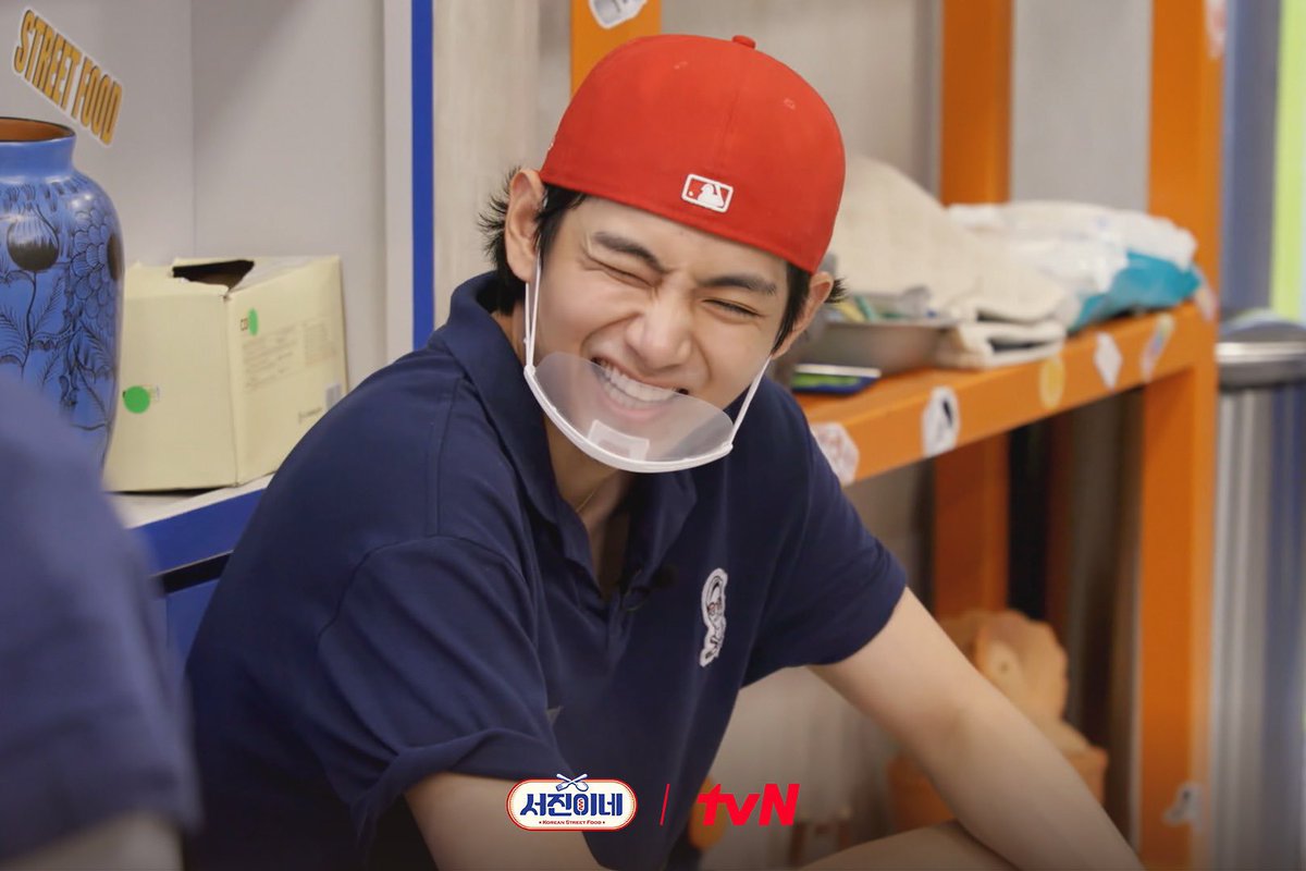 KTH_Facts's tweet photo. [INFO] Na Yeong-seok PD in his Weverse interview mentions Taehyung and his performance in Jinny’s Kitchen!

“But he’s very intelligent. Just after about two or three days in, he got a hang of the flow, and knew what he had to do to make the show fun. He worked really hard, too. https://t.co/EeTdIwqlOY