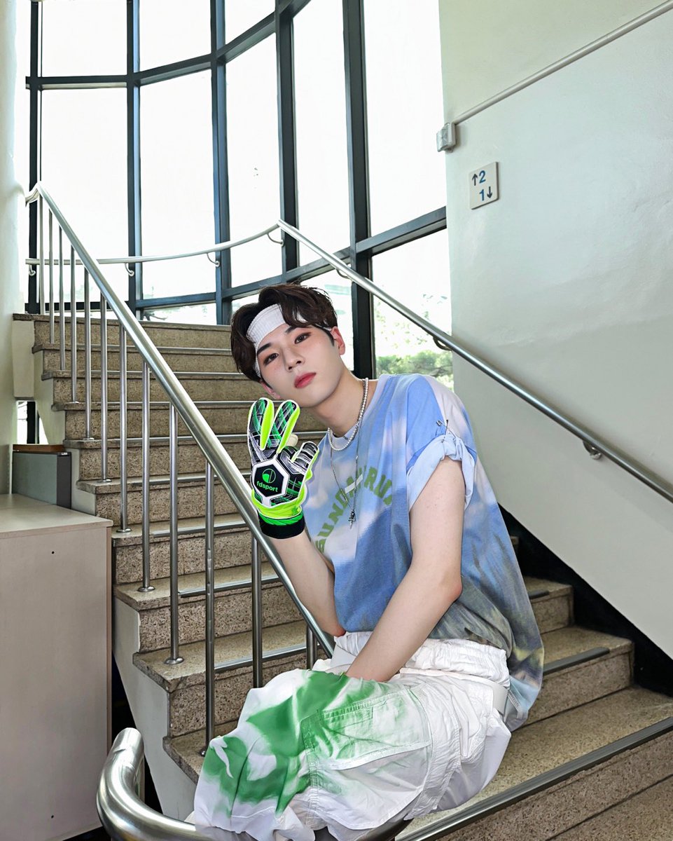 8TURN_official's tweet photo. [#윤성]
🏝✌🏻
⠀
#8TURN #EIGHT_TURN #에잇턴 #YOONSUNG #UNCHARTED_DRIFT #언차티드_드리프트 #EXCEL #엑셀 https://t.co/oiJASsszI4