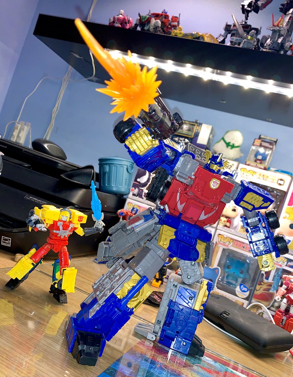 bigpurrrXXX's tweet image. That supermode waist articulation though🤤🤤🤤

#transformers 
#transformerslegacyevolution