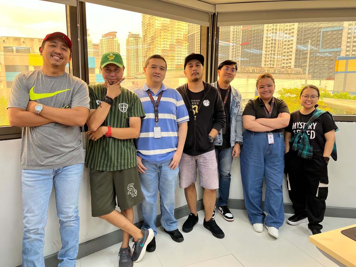 Mykel_Sanchez's tweet photo. Our digital marketing team is growing! We welcomed our new Web Developer with some pizza and wings at the office earlier! #EmpoweredWithDBOS #FoodPhotography https://t.co/sr4DCgTLs9