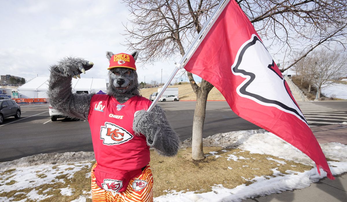 Chiefs football fan charged with robbing Iowa bank, suspected in string of crimes

https://t.co/za5z4TH0ug https://t.co/0lzkWV1Dh7