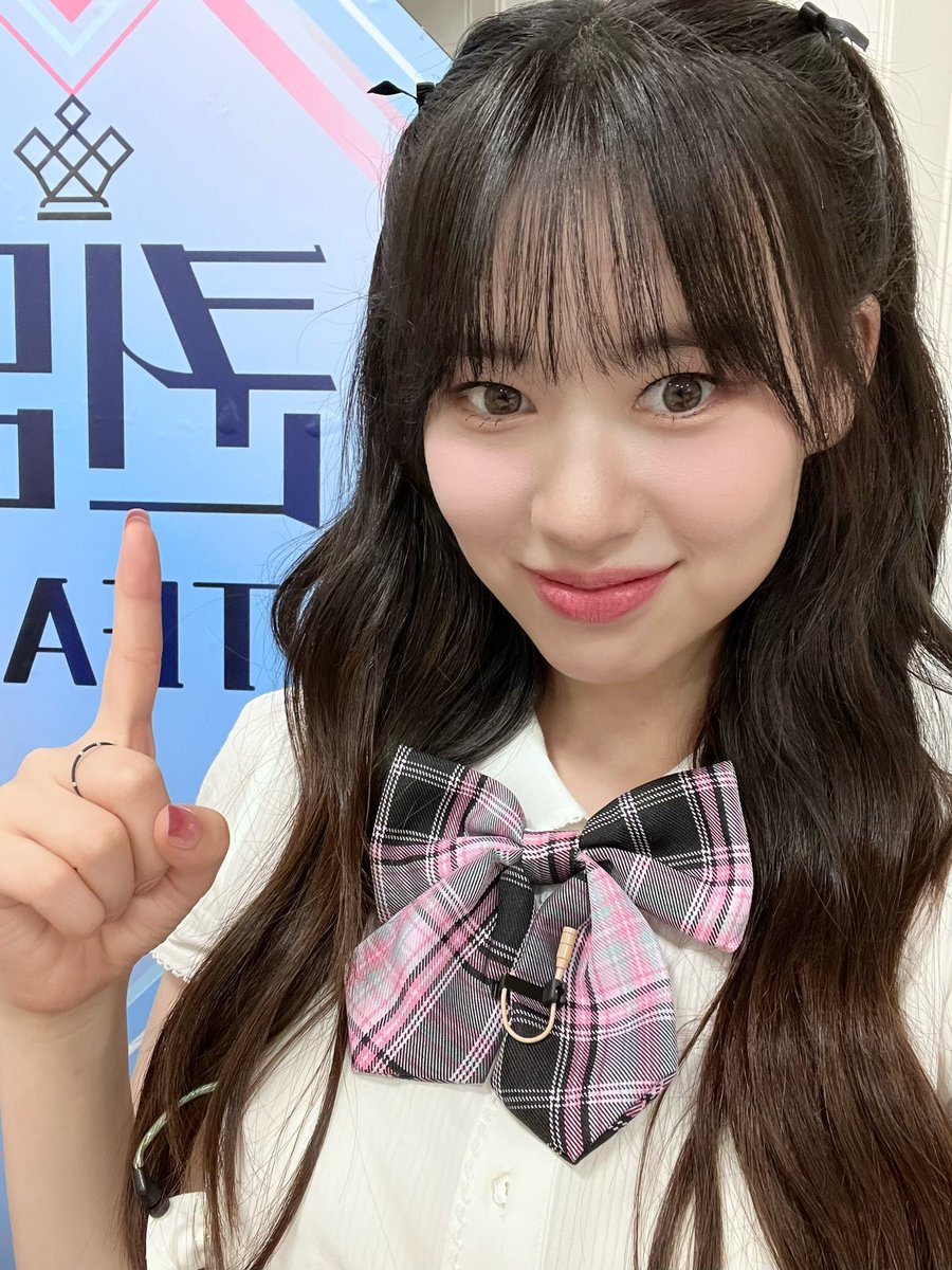 WekiMeki's tweet photo. 무대하면서도 무지무지 즐거웠던 한 페이지가 될 수 있게!! 오랜만에 교복도 입고 귀여운?머리도 하고 너무 좋았어요💙

#엘리 #해림 #한페될 https://t.co/nptPDsa1k5